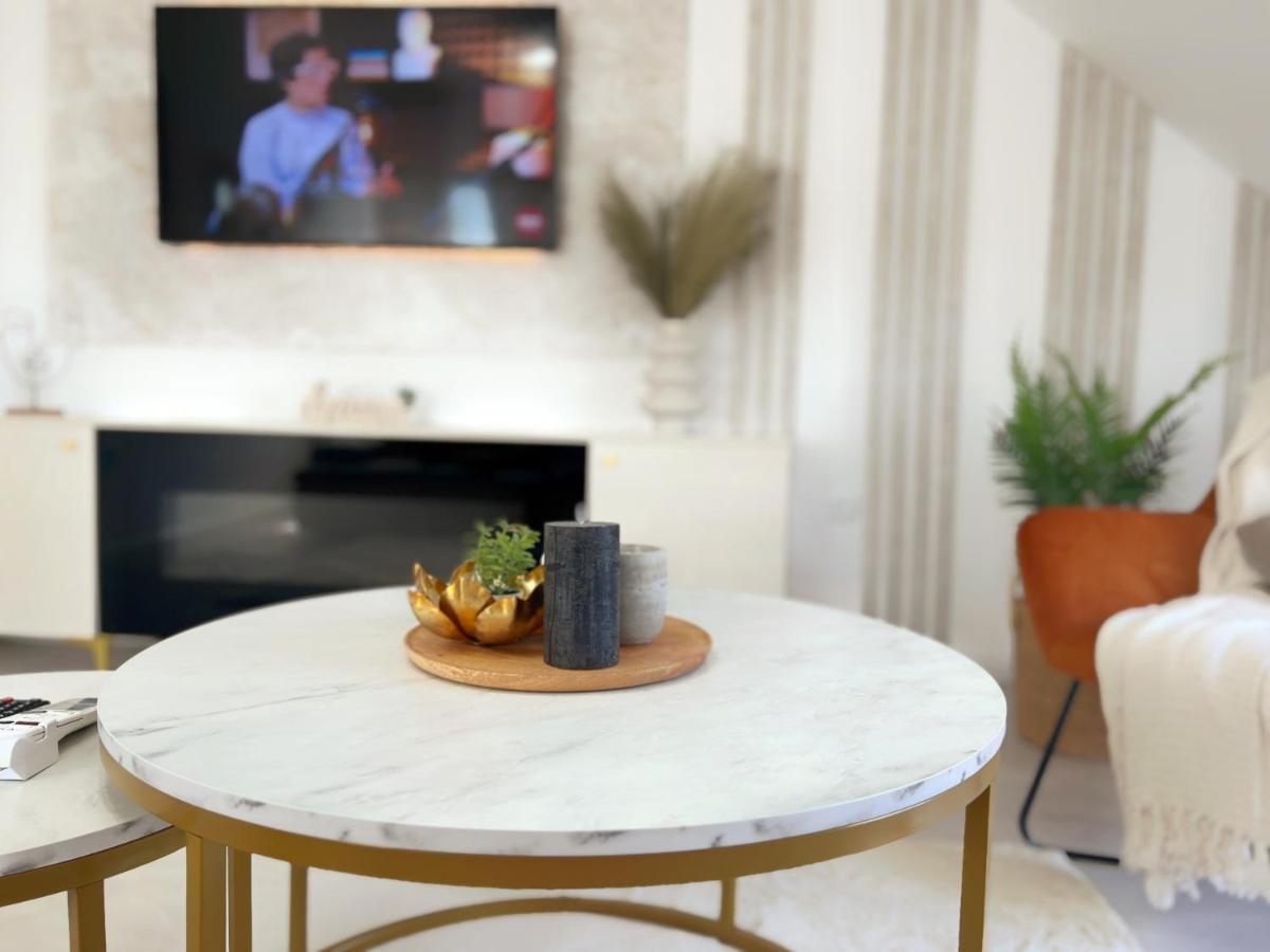 Studio Poienii - A Cozy Stay 5 Min Away From The Center Bistriţa Exterior foto